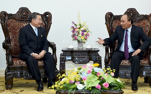 Premierminister Nguyen Xuan Phuc trifft Vorsitzender des thailändischen TCC-Konzerns