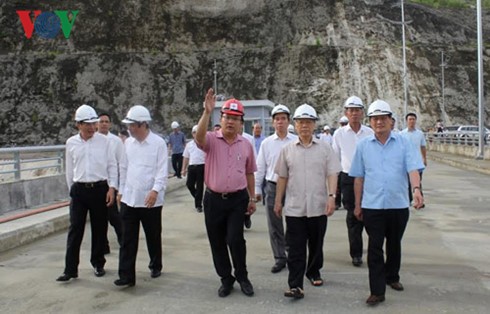 KPV-Generalsekretär Nguyen Phu Trong besucht das Wasserkraftwerk Lai Chau und die Provinz Dien Bien