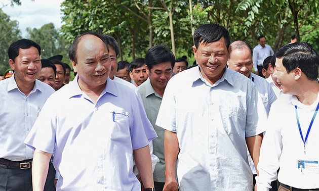 Premierminister Nguyen Xuan Phuc besucht Gemeinde Nam Giang der Provinz Nghe An