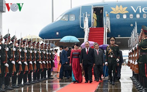 Premierminister Nguyen Xuan Phuc nimmt an ASEAN-Konferenz in Laos teil