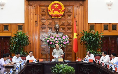 Premierminister Nguyen Xuan Phuc führt Arbeitstreffen mit Leitern der Provinzen Bac Lieu und Ca Mau