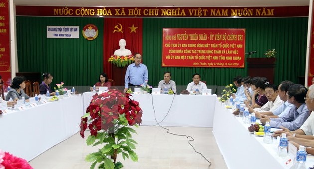 Vorsitzender der Vaterländischen Front trifft Vertreter der Volksgruppe Cham in Ninh Thuan