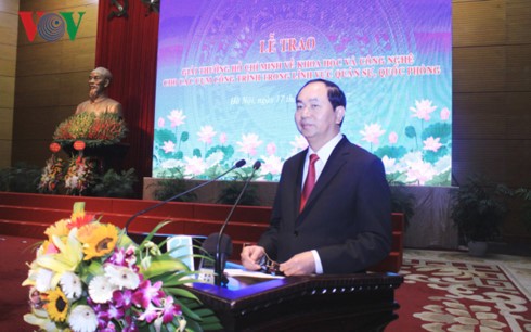 Staatspräsident nimmt an Verleihungsfeier des Ho-Chi-Minh-Preises für Wissenschaft teil