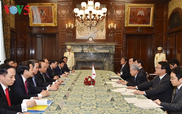 Premierminister Nguyen Xuan Phuc trifft Präsident des japanischen Oberhauses