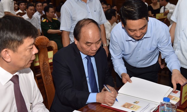 Premierminister Nguyen Xuan Phuc besucht Provinz Quang Binh