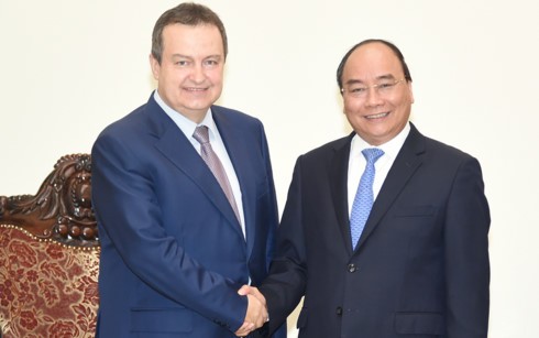 Premierminister Nguyen Xuan Phuc empfängt Vize-Premierminister Serbiens