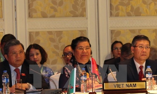 Vize-Parlamentspräsidentin Tong Thi Phong nimmt an der Sitzung der AIPA-38 teil