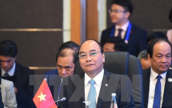 Premierminister Nguyen Xuan Phuc nimmt an Vollversammlung des 31. ASEAN-Gipfels teil