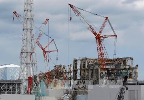 Japan beginnt mit der Entsorgung von radioaktiven Abfällen des Atomkraftwerks Fukushima