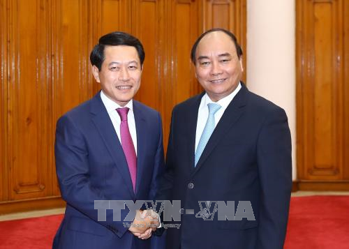Premierminister Nguyen Xuan Phuc empfängt den laotischen Außenminister