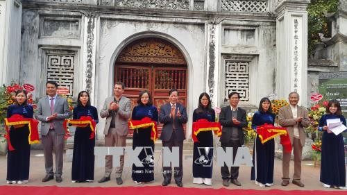 Inbetriebnahme des elektronischen Tour-Guides mit acht Sprachen im Literaturtempel in Hanoi 