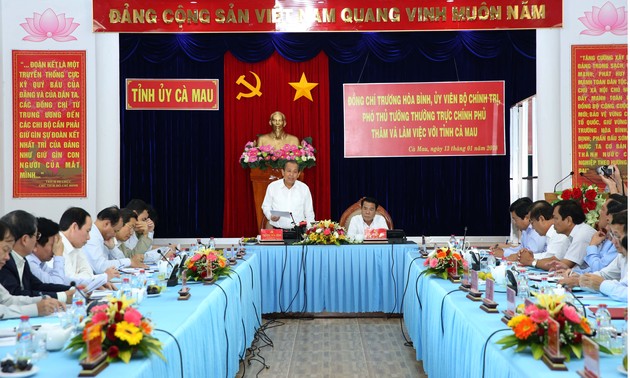 Vize-Premierminister Truong Hoa Binh leitet Arbeitstreffen mit Leitern der Provinz Ca Mau