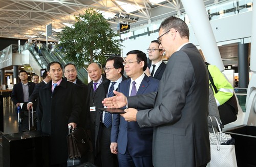 Vize-Premierminister Vuong Dinh Hue besucht den Konzern Zürich Airport