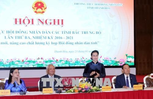 Parlamentschefin nimmt an der Konferenz der Volksräte der nordzentralvietnamesischen Provinzen teil