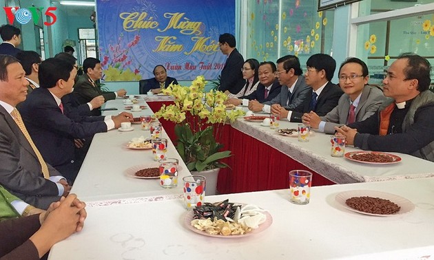 Premierminister Nguyen Xuan Phuc besucht Streitskräfte in  Da Nang