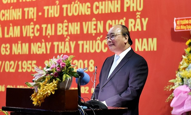 Premierminister Nguyen Xuan Phuc besucht Krankenhaus Cho Ray