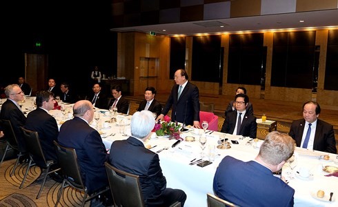 Premierminister Nguyen Xuan Phuc trifft Vertreter der führenden Konzerne Vietnams und Australiens
