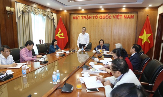 Vorsitzender der Vaterländischen Front Vietnams führt Treffen mit dem Verband zur Lernförderung