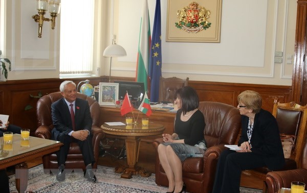 Vize-Parlamentspräsident Uong Chu Luu besucht Bulgarien