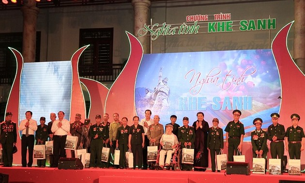 Vize-Parlamentspräsidentin Tong Thi Phong nimmt am Programm “Liebe zu Khe Sanh” teil