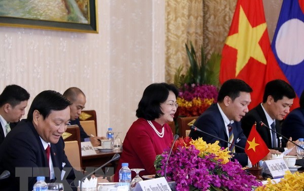 Weitere Tätigkeiten der Vize-Staatspräsidentin Dang Thi Ngoc Thinh in Laos