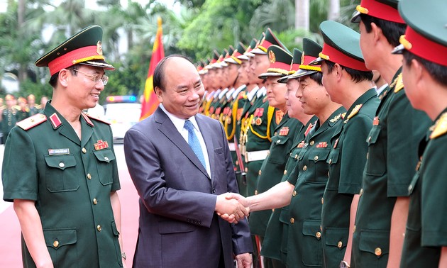 Premierminister Nguyen Xuan Phuc führt Arbeitstreffen mit dem Konzern Viettel