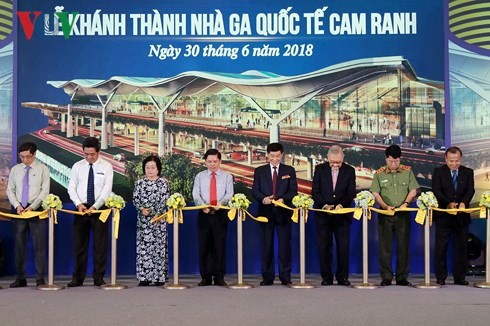 Einweihung des ersten internationalen Vier-Sterne-Flughafenterminals in Vietnam