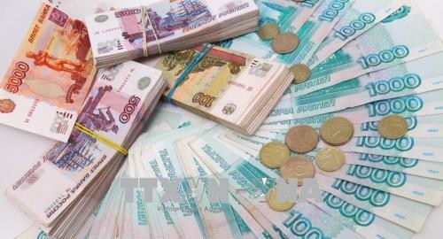 Russisches Industrieministerium überlegt die Nutzung von Rubel, um sich auf die Sanktionen zu reagieren
