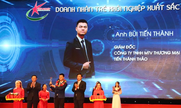 Vize-Premierminister Truong Hoa Binh nimmt an der Landeskonferenz des Verbands der jungen Unternehmer teil