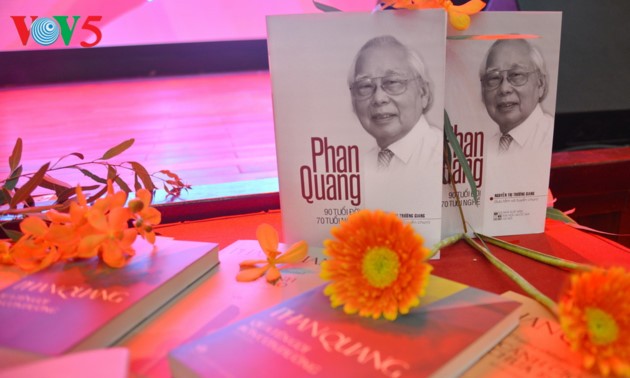 Porträt des Journalisten Phan Quang durch das Buch “Phan Quang – 90 Jahre alt, 70 Jahre als Journalist”