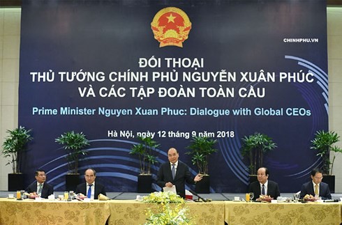 Premierminister Nguyen Xuan Phuc begrüßt globale Konzerne, die in Vietnam langfristig tätig sein wollen