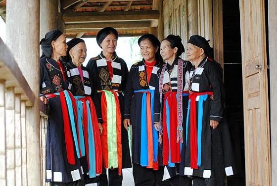 Einzigartigkeit der traditionellen Trachten der Frauen der Cao Lan in Bac Giang