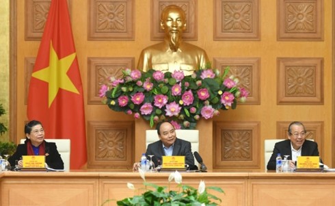 Premierminister Nguyen Xuan Phuc leitet Sitzung der Unterabteilung für Wirtschaft und Gesellschaft