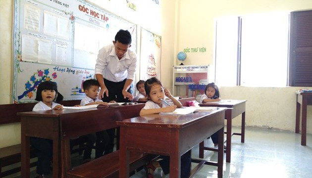 Lehrer auf der Sinh Ton-Insel
