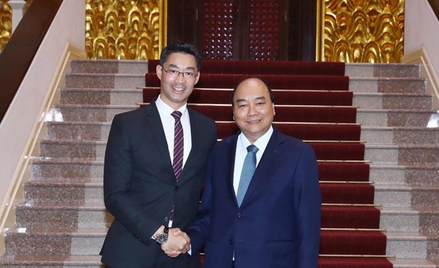 Premierminister Nguyen Xuan Phuc empfängt Wirtschaftsexperte Philipp Rösler