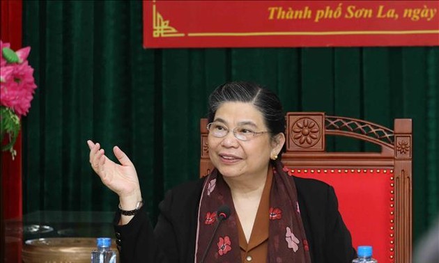 Vize-Parlamentspräsidentin Tong Thi Phong besucht Kreis Moc Chau der Provinz Son La