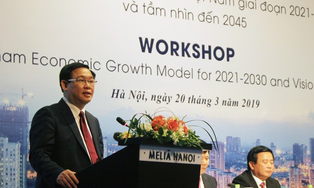 Vize-Premierminister Vuong Dinh Hue nimmt an Seminar zum Wachstumsmodell teil