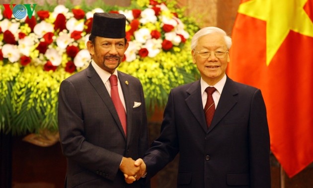 KPV-Generalsekretär, Staatspräsident Nguyen Phu Trong führt Gespräch mit dem König von Brunei