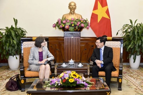 Vize-Premierminister, Außenminister Pham Binh Minh empfängt kanadische Botschafterin