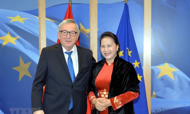 Parlamentspräsidentin Nguyen Thi Kim Ngan trifft Präsident der Europäischen Kommission