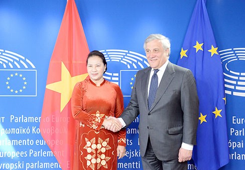 Parlamentspräsidentin Nguyen Thi Kim Ngan führt Gespräch mit dem EU-Parlamentspräsident
