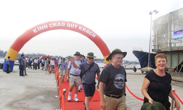 Quang Tri empfängt ausländische Touristen von Kreuzfahrtschiff