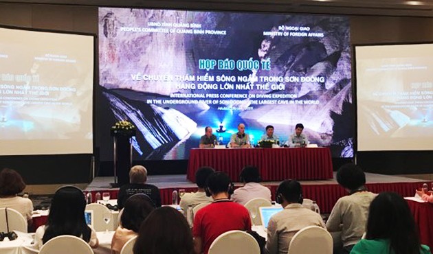 Pressekonferenz über den Tauchausflug zur Erkundung der unterirdischen Flüsse in der Höhle Son Doong