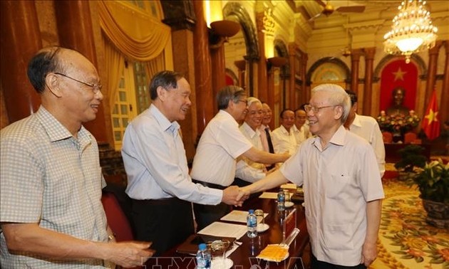 KPV-Generalsekretär, Staatspräsident Nguyen Phu Trong trifft Vertreter der Vaterländischen Front Vietnams
