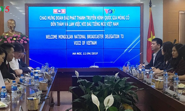 VOV unterstützt MNB beim Machen des Dokumentarfilms zum 65. Jahrestag der Beziehung zwischen Vietnam und Mongolei