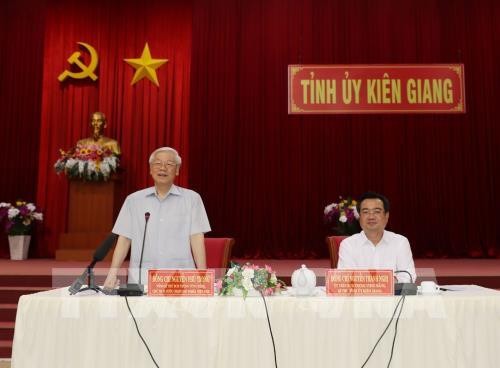 KPV-Generalsekretär, Staatspräsident Nguyen Phu Trong führt Arbeitstreffen mit Verwaltern der Provinz Kien Giang