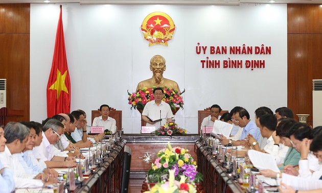 Vize-Premierminister Vuong Dinh Hue tagt mit Leitern der Provinz Binh Dinh