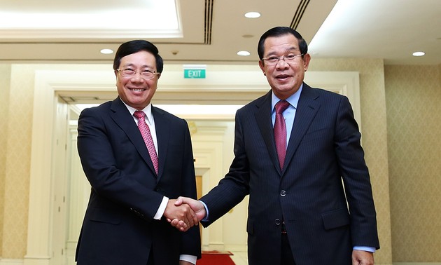 Vize-Premierminister, Außenminister Pham Binh Minh trifft Kambodschas Premierminister Hun Sen