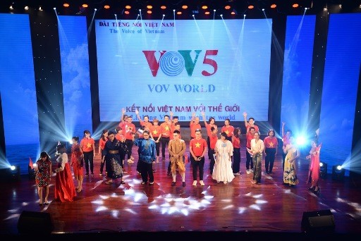 Kunstvorführung zum Gründungstag der Stimme Vietnams
