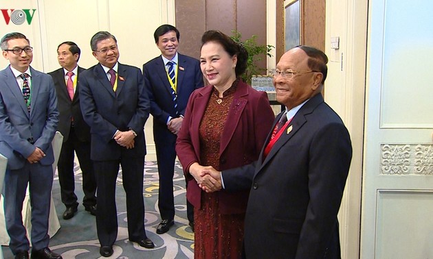 Parlamentspräsidentin Nguyen Thi Kim Ngan trifft Kambodschas Parlamentspräsident